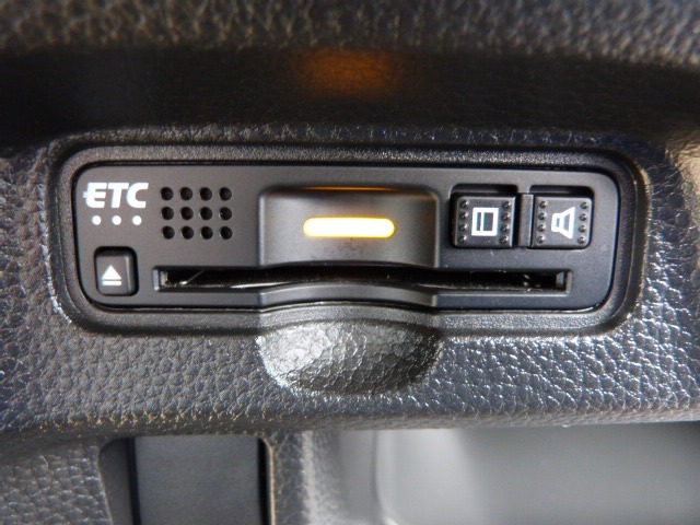 【ETC】便利なETC車載器も装備！高速道路の料金所もスムーズに通過できます。今や必須の装備ですね！お客様用にセットアップをしてのお渡しとなります！