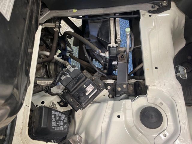 【本州仕入れ】のお車ですので、エンジンルームや下回りのサビも比較的少なく、お車を長く乗りたい方にぴったりの1台となっております♪