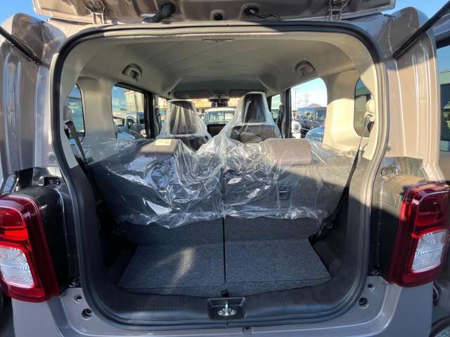 ☆お車についた傷やヘコミ、事故の修理もハヤシにお任せください。自社鈑金工場で修理ができますの安心です☆