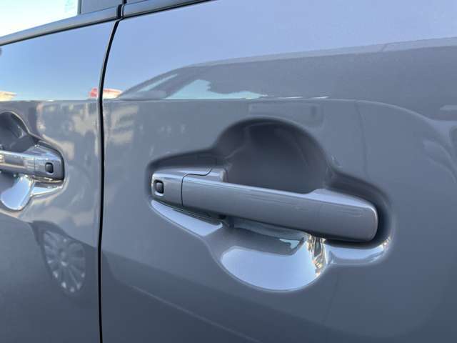 ☆お車についた傷やヘコミ、事故の修理もハヤシにお任せください。自社鈑金工場で修理ができますの安心です☆