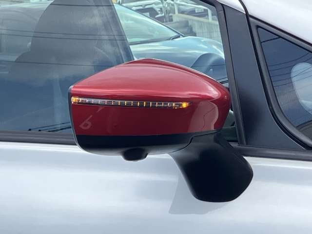 【ウインカーミラー】　見た目だけでなく、対向車からの視認性の向上につながって安全度もアップ☆