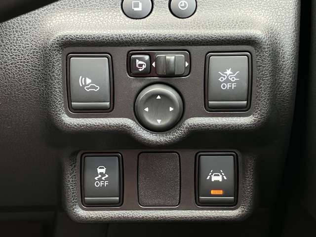 各種スイッチは運転席近くに設置されています★
