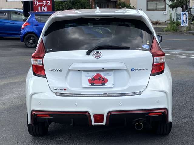 愛車をいつまでも美しく♪ ボディコーティングも承っております。ワックス不要、水洗いだけで簡単に汚れが落とせます♪　お車のご購入と同時の施工をオススメ☆