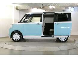 電動スライドドアは、小さいお子様やご年配の方でも楽々簡単に開閉！乗り降りしやすい優れものです！