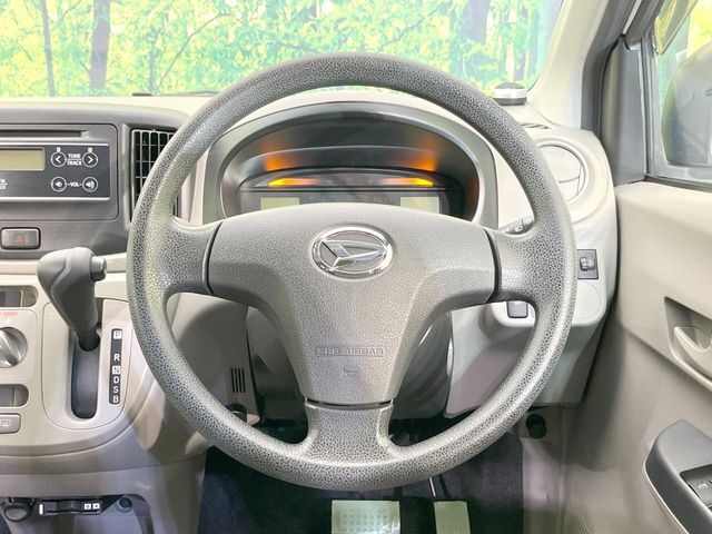 ステアリングも使用感が少なく、きれいな状態となっております♪