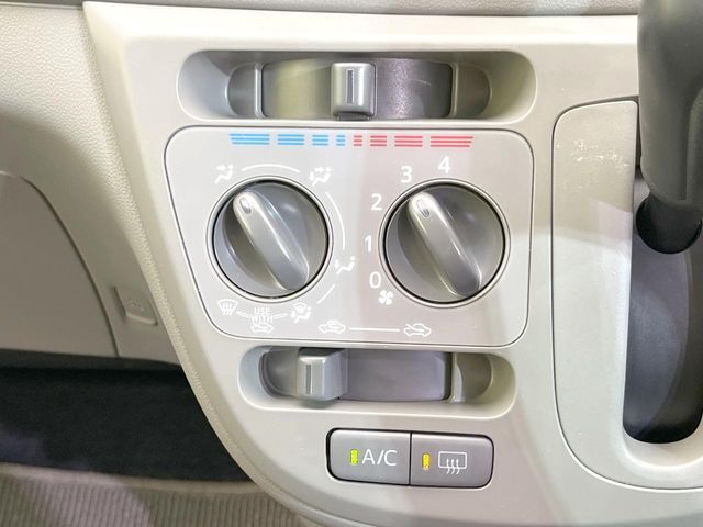 寒い冬も暑い夏も全席に快適な空調を届けてくれる、ダイヤル式エアコンを装備♪