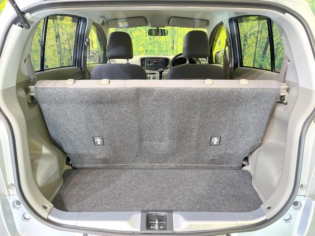 積み下ろしのしやすいデッキにはたっぷりと荷物を積み込んでいただけます。遊びから仕事まで、様々なシーンで頼れます♪