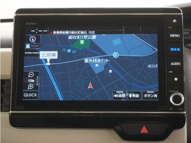 純正8インチプレミアムインターナビ(VXU-217NBi)＆バックカメラが装備されているので、普段の使い勝手もロングドライブも快適です。