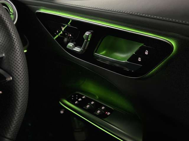 メモリー付きパワーシート＆シートヒーターついてます。