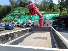最大積載量:2000kg 荷台寸法:L370 W178 H38 床:木
