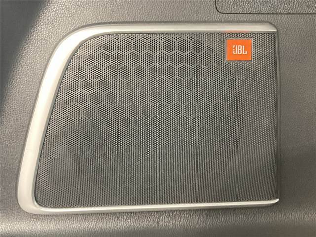 【JBLプレミアムサウンド】オプションの高音質スピーカーを搭載しております。専用チューニングにより、クリアで臨場感あふれるサウンドを実現しワンランク上の空間をお楽しみください。