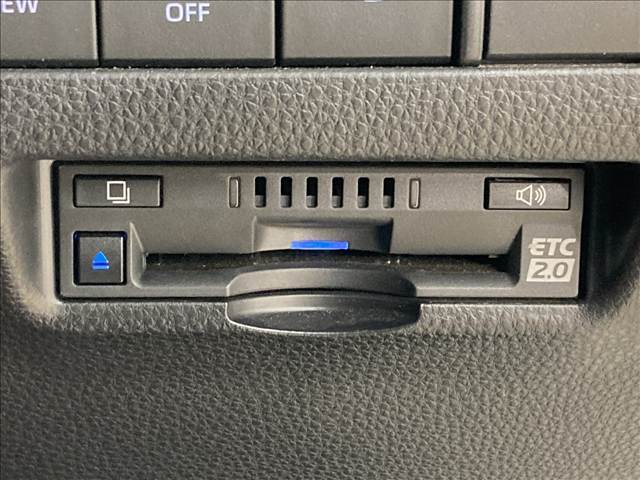 【ETC車載器】を装備しておりますので、ご納車直後からの遠距離ドライブも可能です。土日の利用料金の割引や、朝夕の通行料金を割引料金で高速道路をお楽しみいただけます。