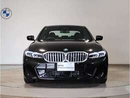 ☆BMWの代名詞とも言える【キドニーグリル】一目見ただけでBMW車であると認識できる確固たるアイコンとして存在感を放ちます☆