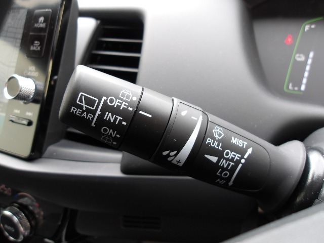 車速連動ワイパーを採用しております。ドライバーのお好きな間隔で設定可能です。