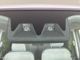 【スマートアシスト】走行中に前方の車両等を認識し、衝突しそうな時は警報とブレーキで衝突回避と被害軽減をアシスト。より安全にドライブをお楽しみいただけます。