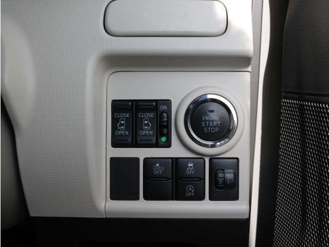 運転席からも操作可能なパワースライドドア！挟み込み防止もあり小さなお子様にも安心★隣のお車を気にすることなく開閉可能なのもうれしいところですね！