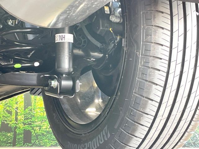 お車を安心してお乗りいただく為には、足回りの定期点検が欠かせません。サービスサポート（有償保証）では無料点検もご提供しており、安心のカーライフをお過ごしいただけるサポート体制が整っています。