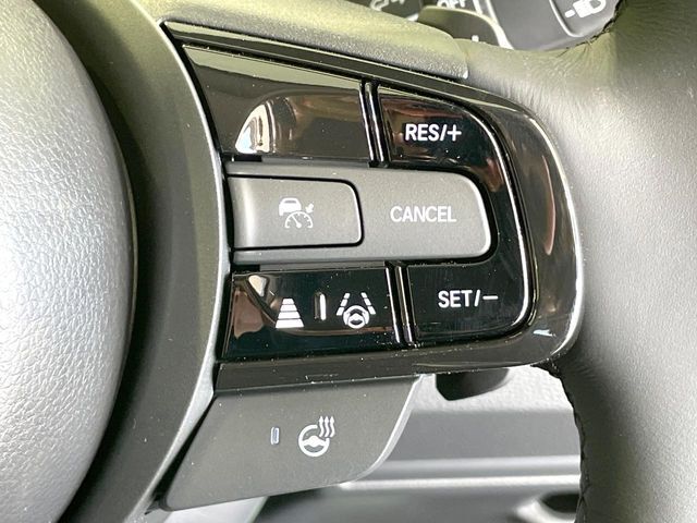 【アダプティブクルーズコントロール】高速道路での長距離走行が楽に！！自動で速度を保つクルーズコントロールが、衝突軽減システムと連携し、前方の車両を感知して車間を保つように速度調節してくれます！！