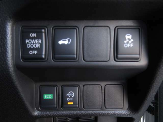 運転席から操作できるパワーバックドアやアイドリングストップ機能も装備しています。