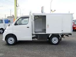 もちろんサイドドア付きですので荷物の積み降ろしもラクラク♪