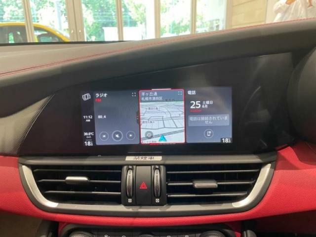 Apple CarPlay Android Auto対応のデバイスを接続するとハンズフリー通話やメッセージの送受信、音楽の再生、ナビの操作などが簡単に行えます。