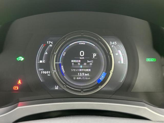 WECARSの展示場では実際に見て、触ってお車をお選びいただけます！知識の豊富な営業スタッフが様々なカーライフをご提案いたします！