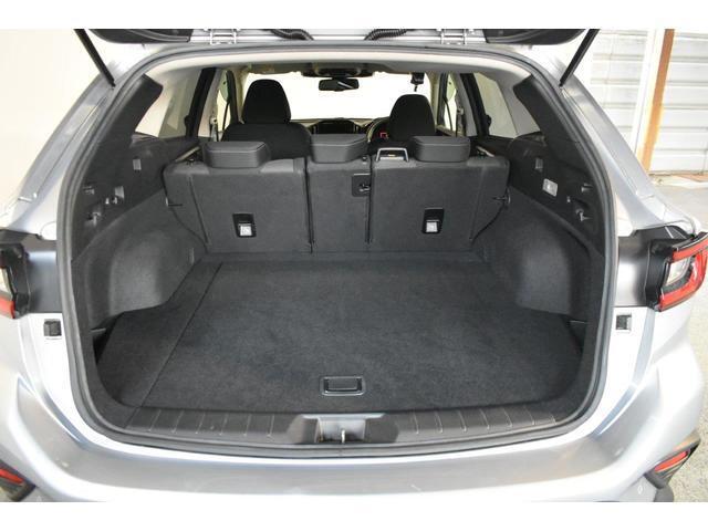 荷物室ドアは開口部も広く荷物の載せ降ろしも楽々です