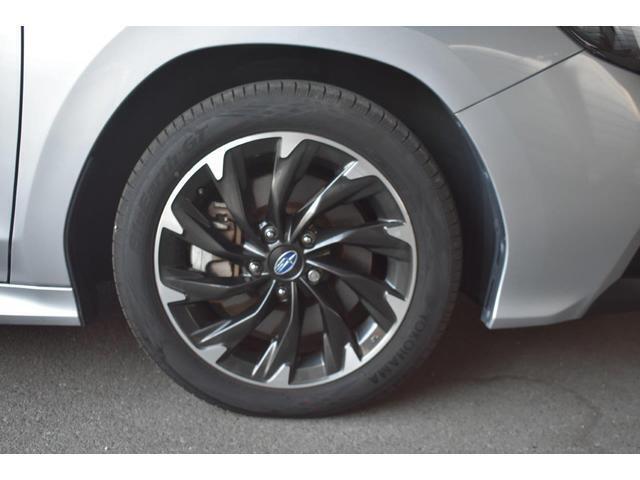 純正17インチアルミホイル/タイヤサイズは215/50R17です