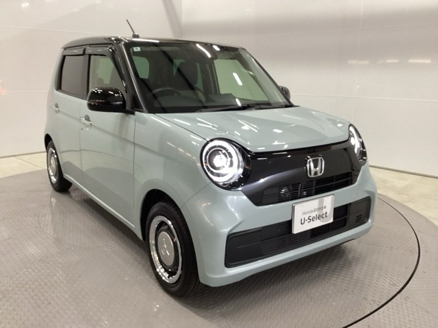 このフロントマスクは個性もいっぱい　人気の車です。