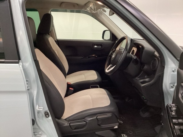 シートはフィット性も良く、楽な運転姿勢を保てます。