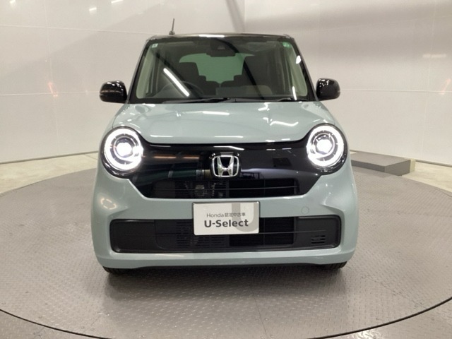 車の顔ともいえるヘッドライトは、丸目で愛嬌を感じさせるデザインです。