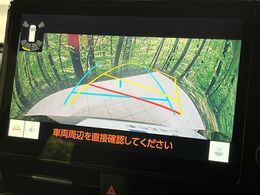 【バックカメラ】駐車時に後方がリアルタイム映像で確認できます。大型商業施設や立体駐車場での駐車時や、夜間のバック時に大活躍！運転スキルに関わらず、今や必須となった装備のひとつです！