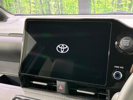 【10.5インチナビ】高級感とインパクトのある大画面ナビを装備。各種オーディオ操作はもちろん、スマホ連携もできる利便性の高いナビです♪