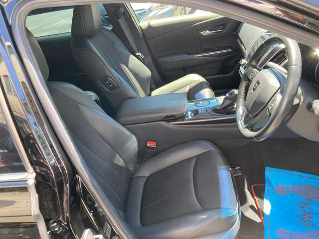 【充実した保証と質の高い整備】中古車は納車前の質の高い整備とメンテナンスが非常に重要です。幅広い保証はもちろん「新車感覚でお乗りいただける」よう、研修をうけた質の高い整備を納車前に実施しています☆