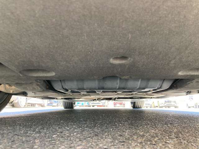 【エンジン下回り】ここきれいさは車の安全を維持するためにもとっても重要なところ☆錆もなくしっかりきれいに管理されていますよ♪