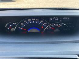 【スピードメーター】『スピードメーター』の画像になります。メーターがシンプルで見やすく運転しやすいですね！