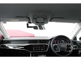 Audiのインテリアはエクステリア同様、優れたデザイン性とクオリティ、そして機能性を兼ね備えております。
