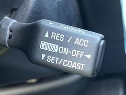 【クルーズコントロール】高速道路もラクラク走行。アクセルを離しても一定速度で走行ができ、長距離運転時の負担を軽減！加速・減速も簡単なスイッチ操作で調整できます。