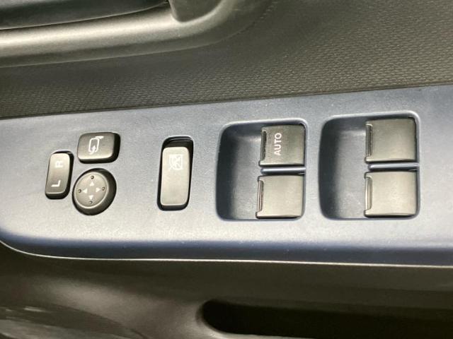WECARSの展示場では実際に見て、触ってお車をお選びいただけます！知識の豊富な営業スタッフが様々なカーライフをご提案いたします！