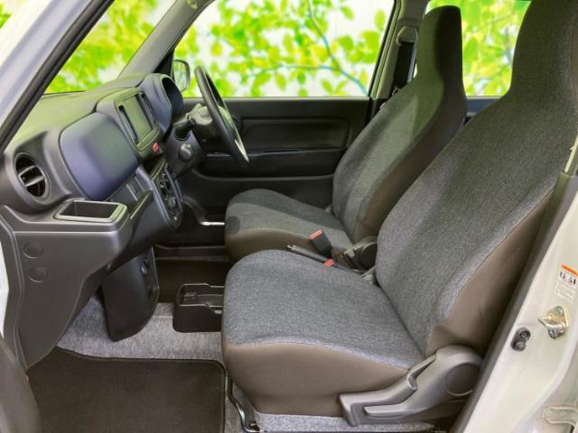 WECARSでは各商談席に大型モニターをご用意しております！見やすい大画面でゆったりと全国の在庫をご覧いただけます！是非ご来店お待ちしております！