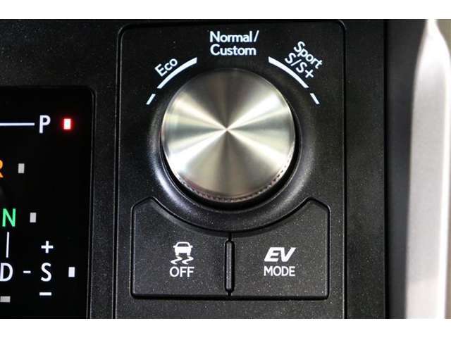 燃費優先のECO、走りと燃費のバランスにすぐれたNORMAL、すぐれた加速を発揮するSPORT。気分や走行状況に合わせて走りを選べます。夜間など、静かに走行したい時に便利なEVへの切替えも可能です。