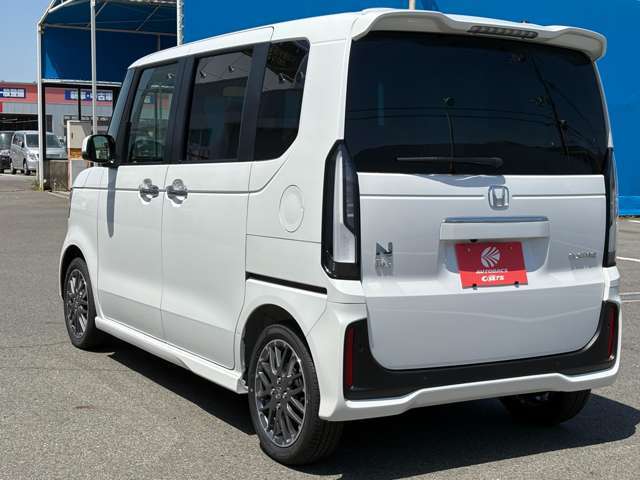 こちらのお車はメーカー保証継承が可能です。メーカー保証とは、3年もしくは6万キロ（一般保証）、重要部品（走る・曲がる・止まる・電子制御装置・乗員保護装置）については5年もしくは10万キロの保証です。