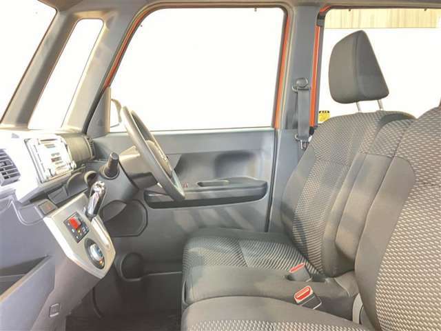 清潔で広々した座席です！是非、現車を見て体感してみてください。