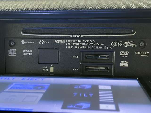 CD,DVD再生できます。お気に入りの映画などもお車で鑑賞できます。