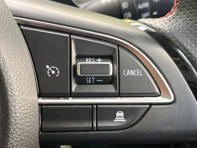【アダプティブクルーズコントロール】高速道路での長距離走行が楽に！！自動で速度を保つクルーズコントロールが、衝突軽減システムと連携し、前方の車両を感知して車間を保つように速度調節してくれます！！