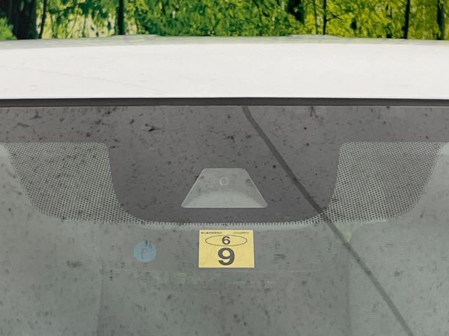 【ホンダセンシング】走行中に前方の車両等を認識し、衝突しそうな時は警報とブレーキで衝突回避と被害軽減をアシスト。より安全にドライブをお楽しみいただけます。