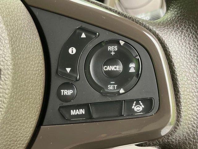 【アダプティブクルーズコントロール】高速道路での長距離走行が楽に！！自動で速度を保つクルーズコントロールが、衝突軽減システムと連携し、前方の車両を感知して車間を保つように速度調節してくれます！！