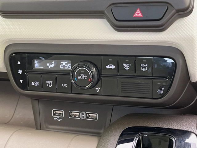 【シートヒーター】寒い日に重宝するシートヒーター！エアコンより早く温まってくれるので寒がりの人も安心ですね♪エアコンの温風は乾燥するから苦手、という方にもをおすすめです。