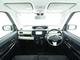 インパネまわり☆大きなフロントガラスは周囲をしっかりと見渡すことが可能です♪