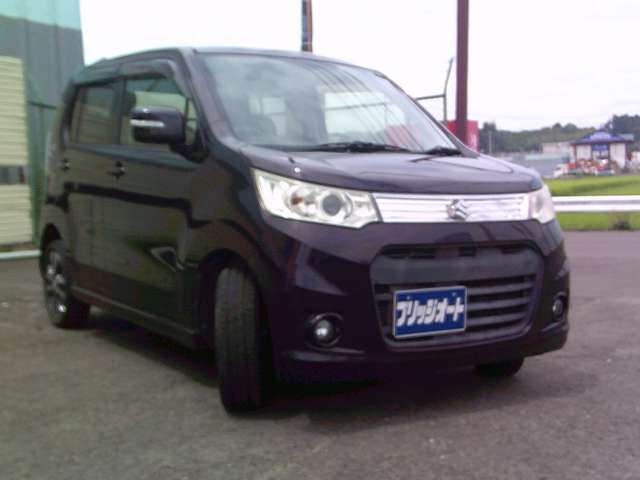 当店の在庫車両は全て自社にてクリーニング済みで清潔で綺麗なお車を展示しております。